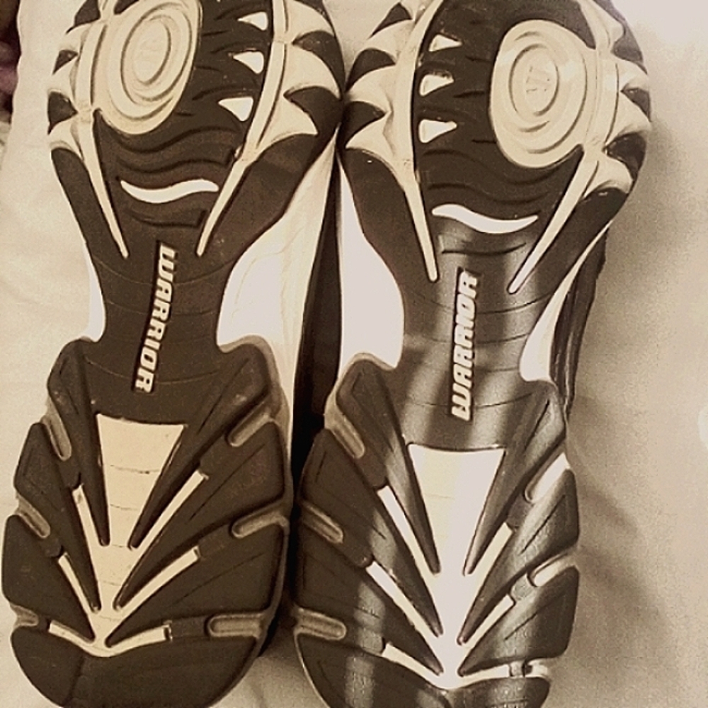 SHOES - Picture 2 of 3
